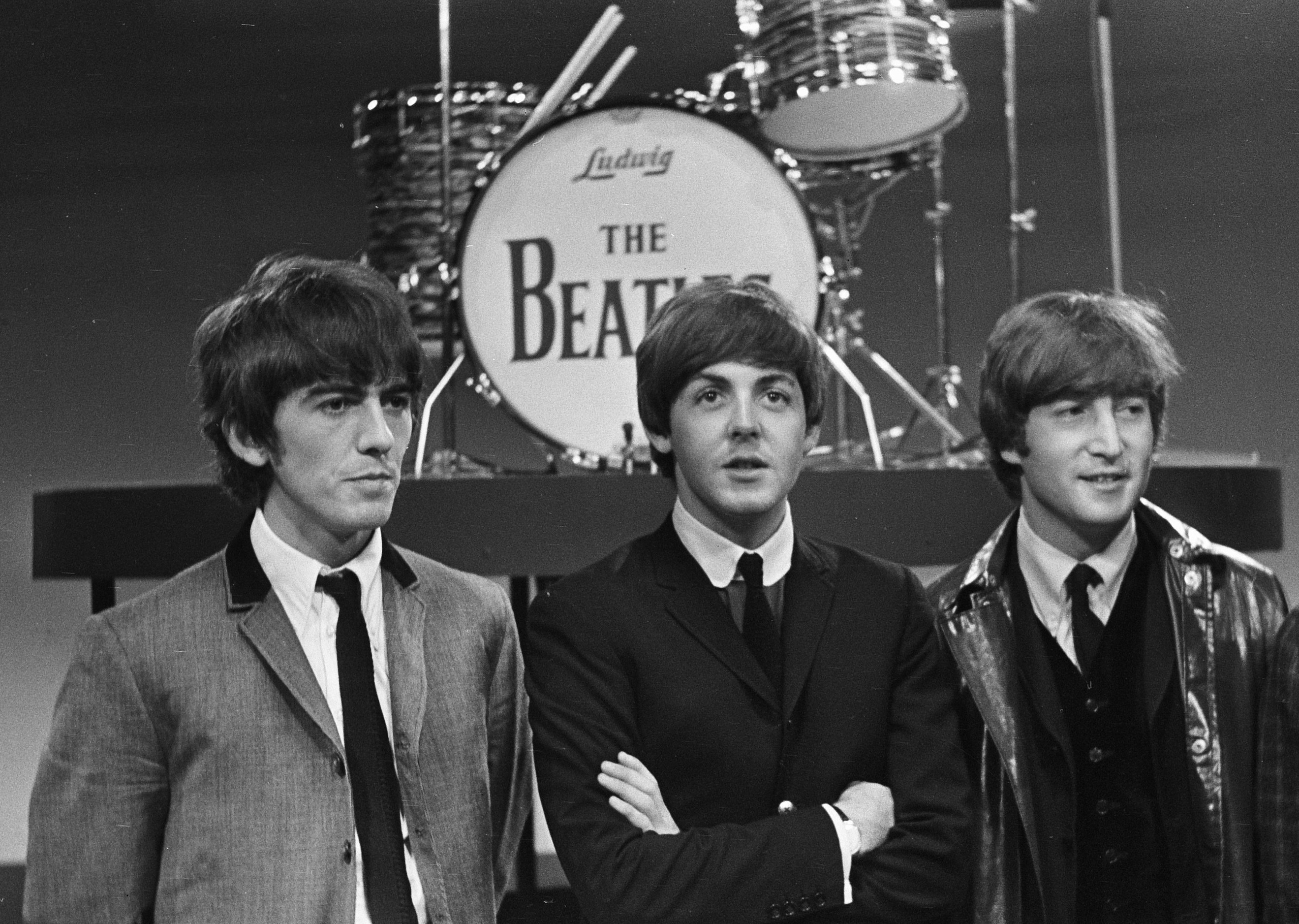 The Beatles выпустили свою последнюю песню с голосом Джона Леннона — видео.  Читайте на UKR.NET