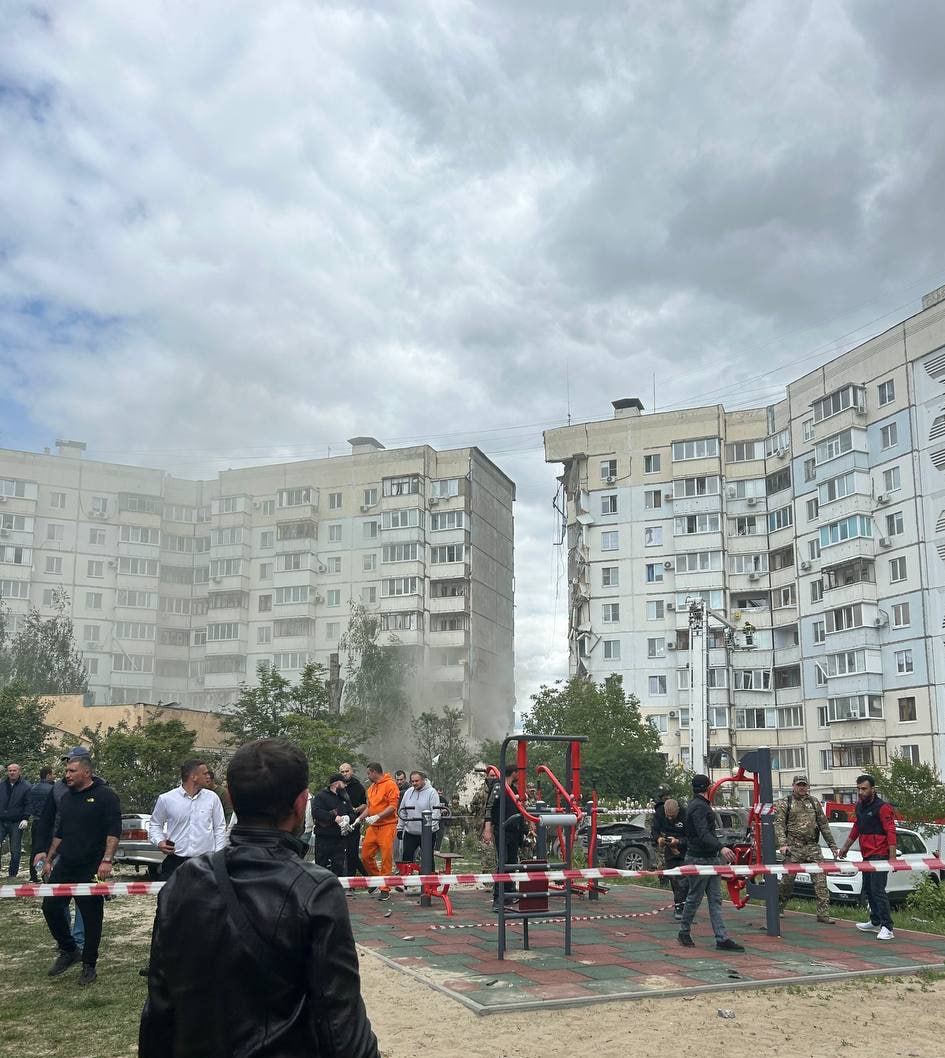 Обрушение подъезда в Белгороде. Минобороны РФ признало свою вину. Читайте  на UKR.NET