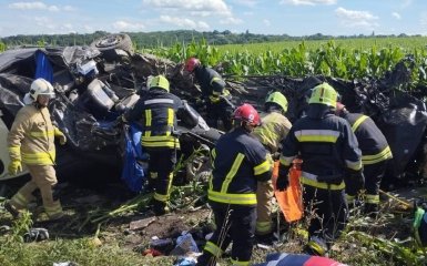 В Ровенской области произошло масштабное ДТП. Погибли 14 человек, среди них ребенок