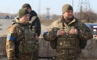 Залужний та Сирський підтримали рішення про продовження оборони Бахмута