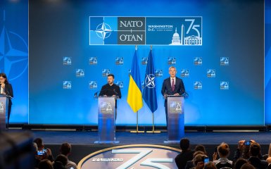 Vladimir Zelensky and Jens Stoltenberg