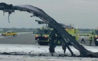 У мережі з'явилося нове відео масштабної пожежі на літаку в США