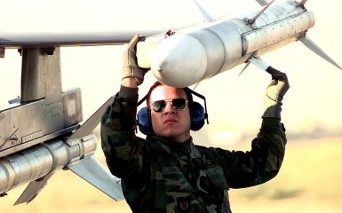 AIM-120C-8 AMRAAM