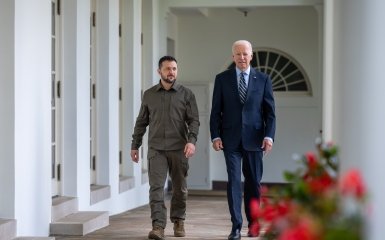 Volodymyr Zelenskyy and Joe Biden