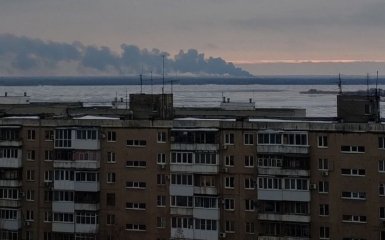 В Енгельсі РФ після атаки дронів спалахнуло нафтосховище авіабази — відео