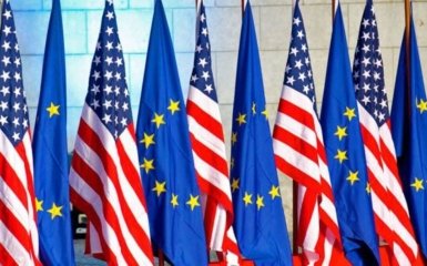 Прапори США та ЄС