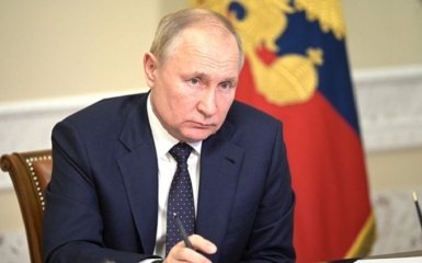 Путин с трех аэродромов перебрасывает войска в Казахстан