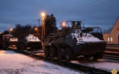 Россия перебросила из Беларуси к границам Украины два эшелона с военной техникой. Что у них