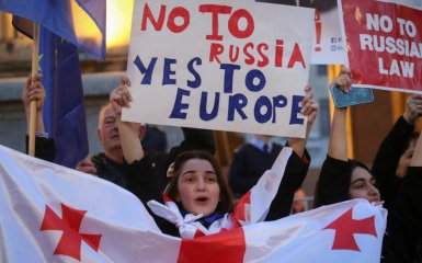 ЕС пересмотрит безвизовый режим с Грузией из-за закона об "иноагентах"