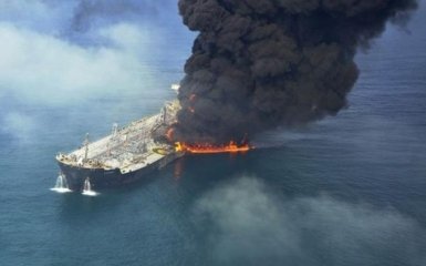 В Каспийском море гибнет российский нефтяной танкер