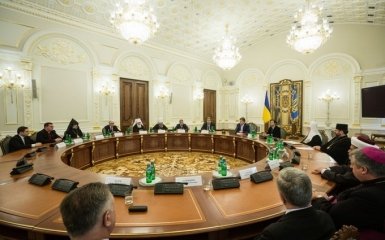 Порошенко вирішив підтримати армію духовно: опубліковано відео