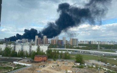 В Москве мощный пожар недалеко от Академии ФСБ — видео