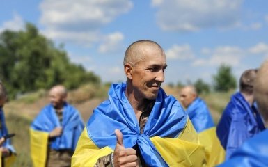 Появилось видео первых минут обмена украинских военных из плена РФ