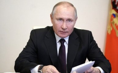 Путін виправдався за окупацію Криму війною на Донбасі