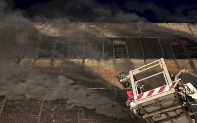Под Москвой вспыхнул пожар на крупнейшем металлургическом заводе в РФ