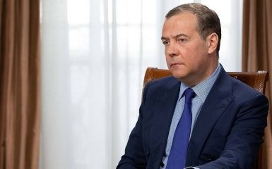 Medvedev cynically threatened the president of Georgia and mentioned Ukraine