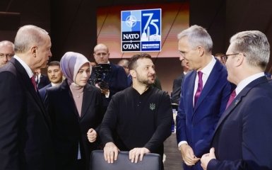 Volodymyr Zelenskyy and NATO leaders