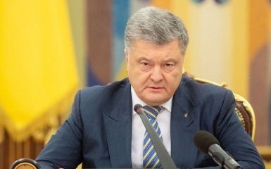 В АП прокомментировали скандал с орденом от Порошенко