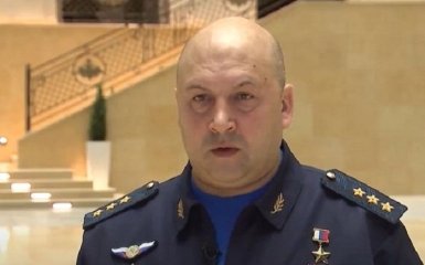 Очільник військ РФ Суровікін допускає "непрості рішення" щодо Херсона