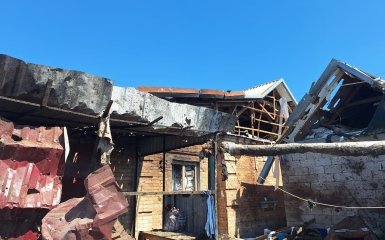 Russia strikes Nikopol with artillery, one woman killed