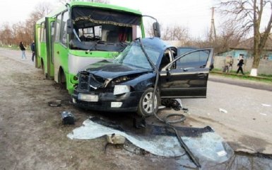 В Балаклее пассажирский автобус попал в ДТП, есть погибшие: появились фото