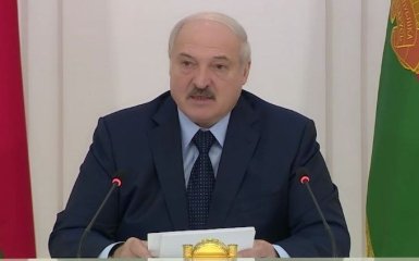 Лукашенко зізнався, що особисто давав гроші Тихановській