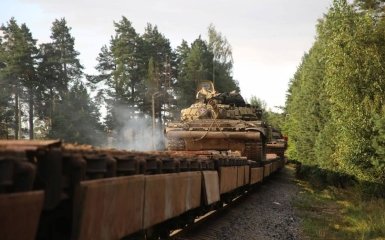 Беларусь начала перебрасывать танки в приграничье с Украиной — видео