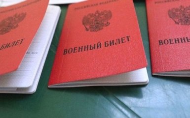 Мобилизированные в РФ мужчины звонят по телефону в Украину относительно сдачи в плен