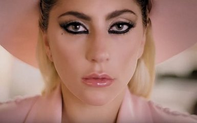 Леди Гага выпустила чувственный клип о сестринской любви: появилось видео