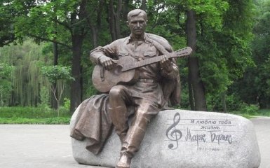 В Ніжині вкрали пам'ятник Марку Бернесу: опубліковано фото