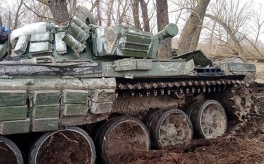 Уничтоженный танк армии РФ