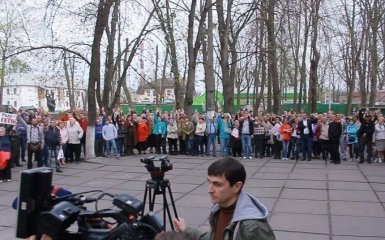 Під Києвом через захоплення сільради люди вийшли на вулицю: з'явилося відео і фото