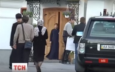 Журналистам не дали снимать день рождения скандального наместника Лавры: появилось видео