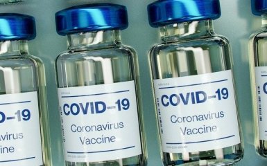 Moderna і Pfizer визначили вартість вакцини від COVID-19. Росія у відповідь обіцяє здивувати ціною