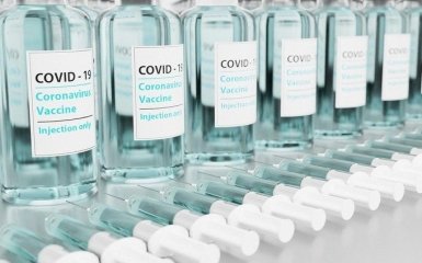 В Україні ввели обов’язкову вакцинацію від COVID-19 для деяких професій