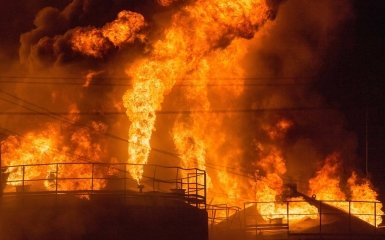 An oil depot burned down in Feodosia — 8 tanks were completely destroyed